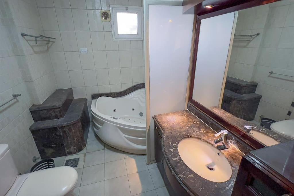 Apartment Zamalek Luxuriou Cairo